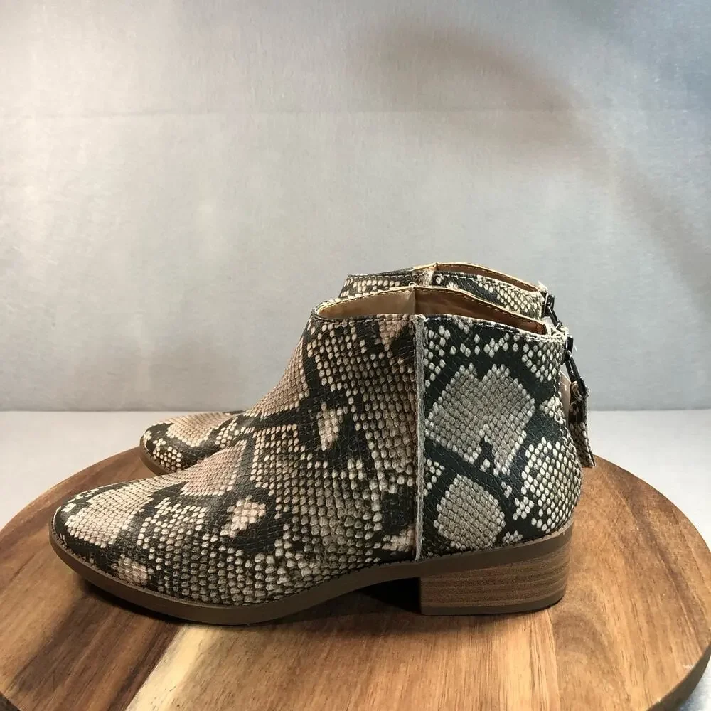 NWT Universal Thread‎ Emma Faux Snake Skin Bootie Women Size 6.5 Heel Zipper